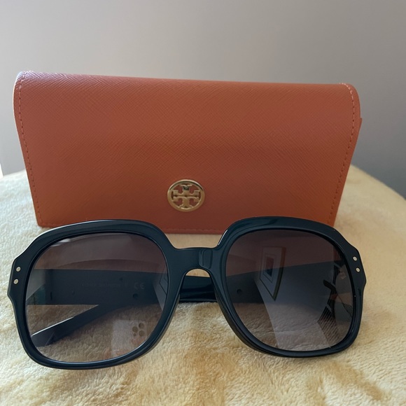 OVERSIZED SQUARE LOGO SUNGLASSES - Picture 2 of 6